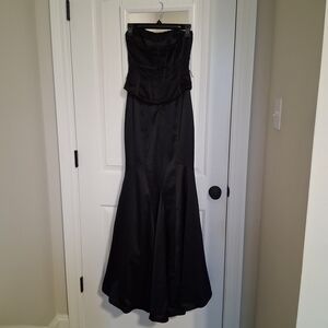 Elegant Black Strapless Evening Gown